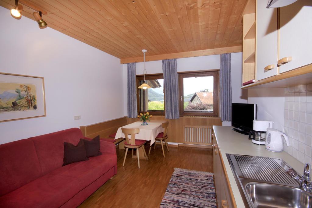 Apartments Gasserhof Algund Zimmer foto